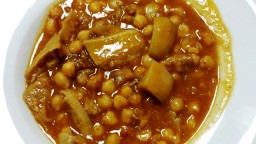 Recepta de cuina de Tripa amb cigrons menuts i sípia