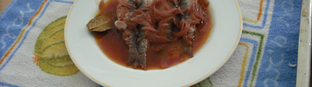 Sardines escabetxades al vi negre