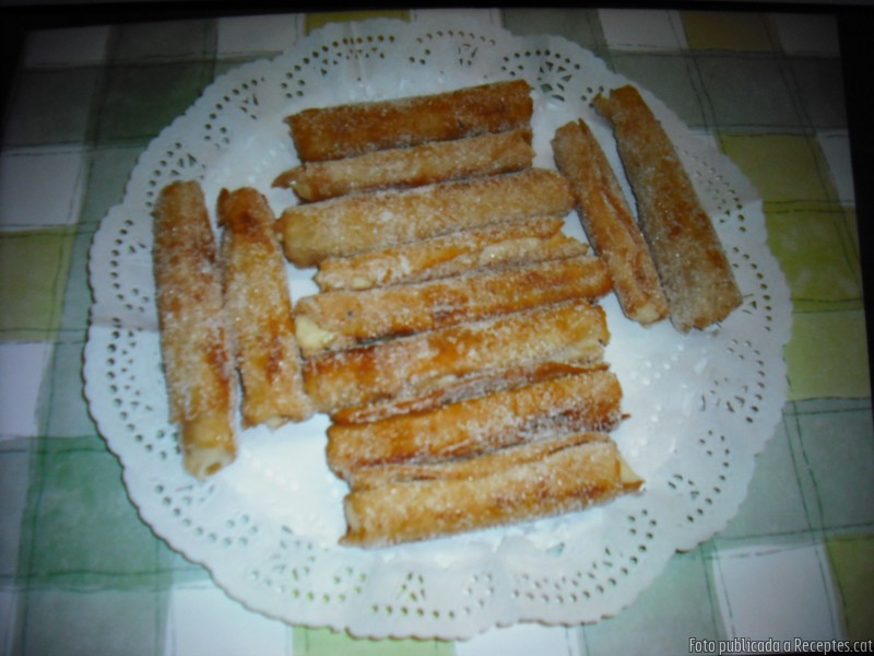 Canyes ensucrades i farcides de crema