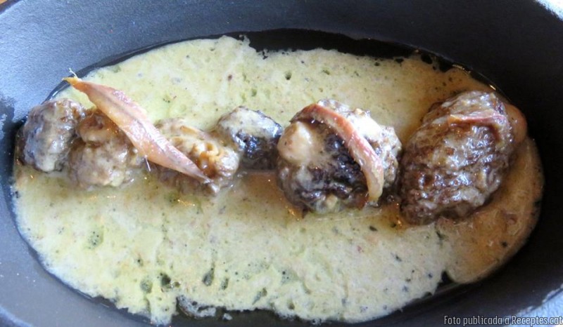 Múrgoles farcides amb carn d'ànec amb anxova