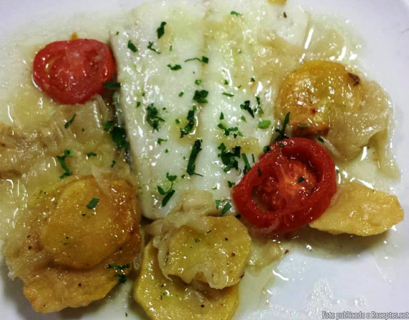 Bacallà al forn amb patates i ceba