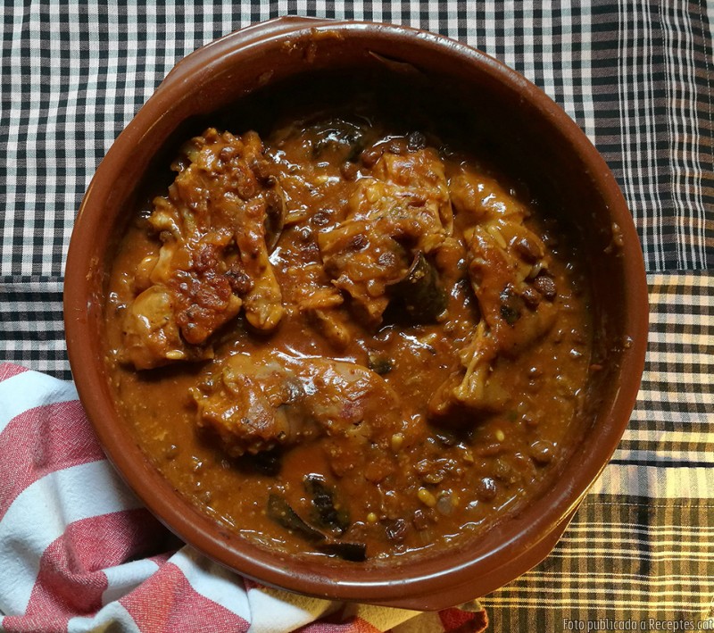 Peus de porc ofegats a la catalana
