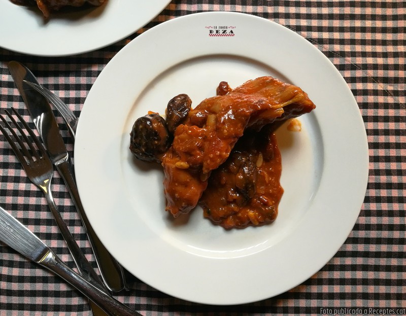 Peus de porc ofegats a la catalana