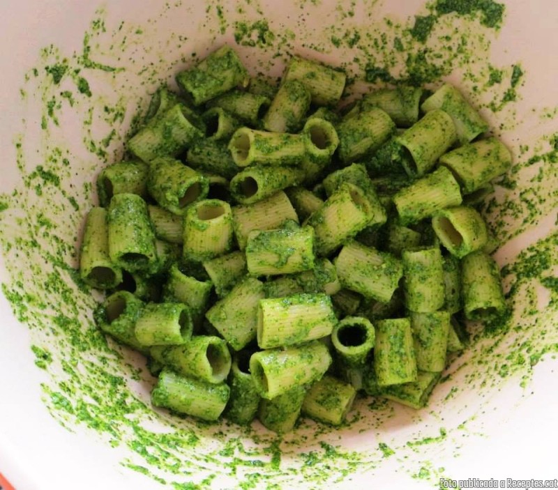 Ulls de llop (pasta) amb pesto de ruca