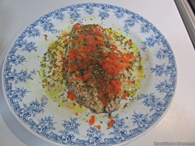 Verat al microones amb tomàquet i herbes aromàtiques