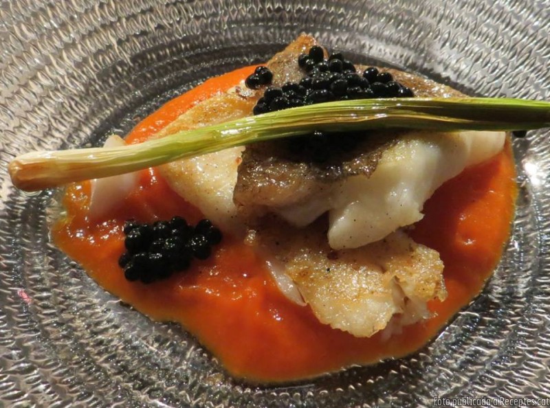 Gall (peix) amb salsa de pebrot escalivat i all tendre