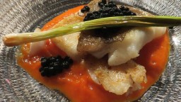 Recepta de cuina de Gall (peix) amb salsa de pebrot escalivat i all tendre