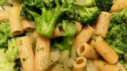Recepta de cuina de Pasta amb bròquil i ceba
