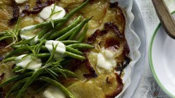 Recepta de cuina de Pizza de patata amb fesols verds i cansalada