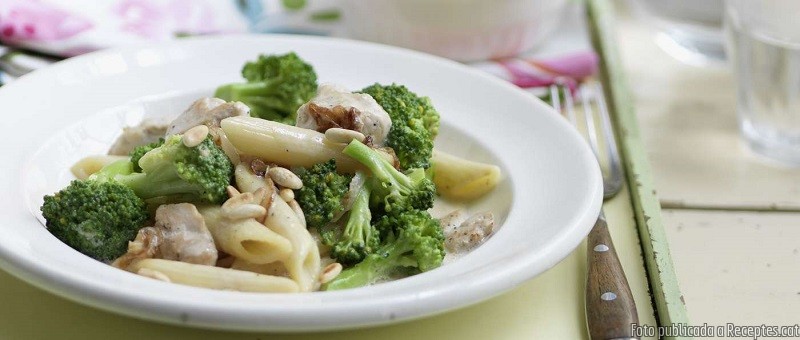 Penne mit Broccoli und Poulet