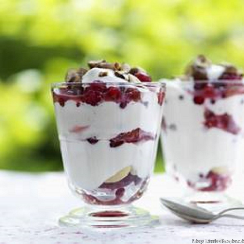 Postres amb baies del bosc