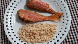 Recepta de cuina de Rogers o molls fregits amb mongetes de Santa Pau