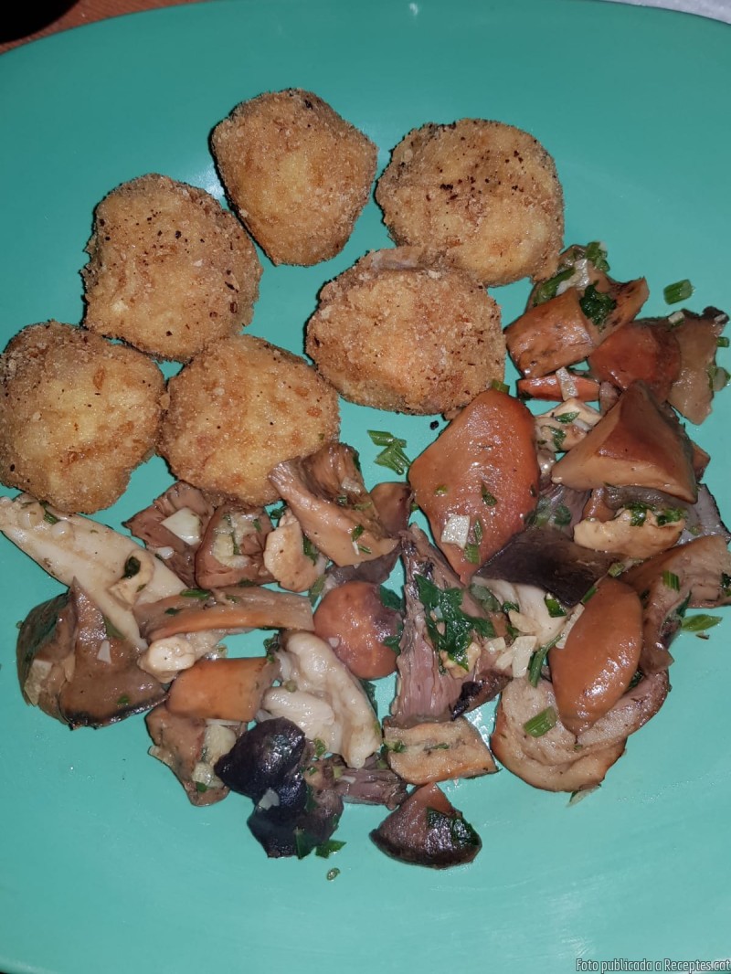 Mandonguilles de restes de farcit amb bolets