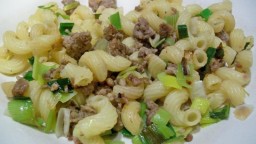 Recepta de cuina de Pasta ràpida amb carn picada i porro