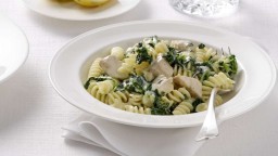 Recepta de cuina de Espirals i cubs de pollastre, amb salsa de formatge