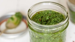 Recepta de cuina de Pesto de col-kale amb xili