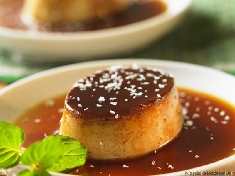 Flam de crema de coco amb caramel