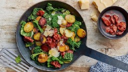 Recepta de cuina de Paella de patates amb col, xoriço i formatge Sbrinz
