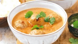 Recepta de cuina de Mandonguilles amb salsa de tomàquet i coco