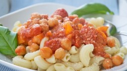 Recepta de cuina de Pasta amb salsa de mongeta i cigró