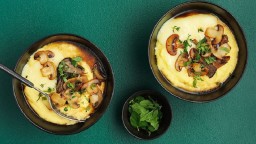Recepta de cuina de Polenta cremosa amb estofat de bolets