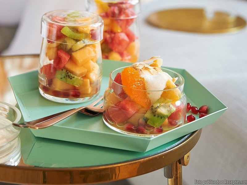 Amanida de fruites amb escuma de coco