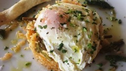 Recepta de cuina de Timbal d'arròs amb ou escalfat i espàrrecs verds