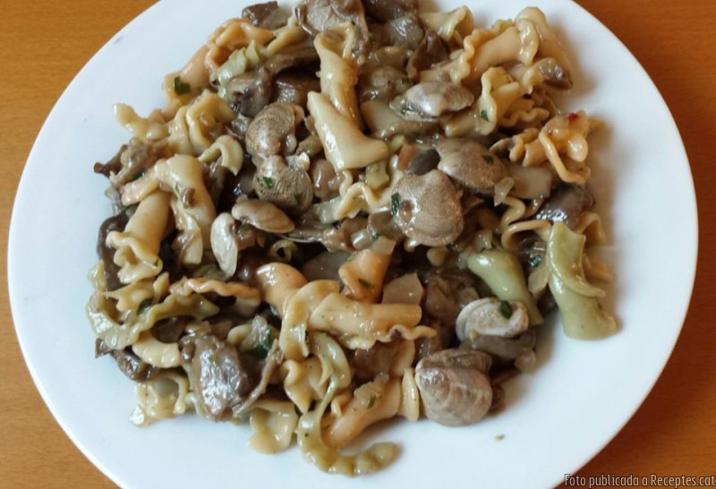 Pasta fresca amb bolets de temporada i rossellones