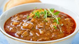 Recepta de cuina de Gulasch de carn picada amb patates
