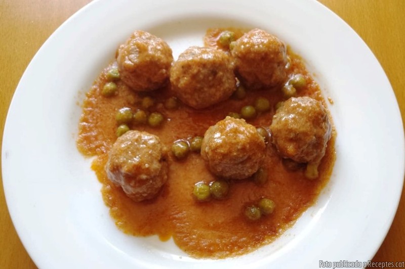 Mandonguilles amb salsa de tomàquet