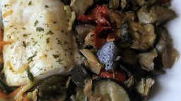 Recepta de cuina de Lluç al forn amb saltat de verdures i hortalisses