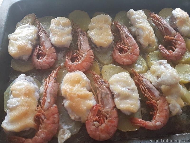 Rap al forn amb  mousse d'allioli i gambes al whisky