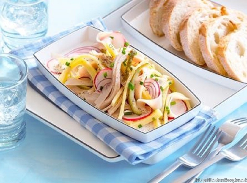 Amanida de formatge i cervelat