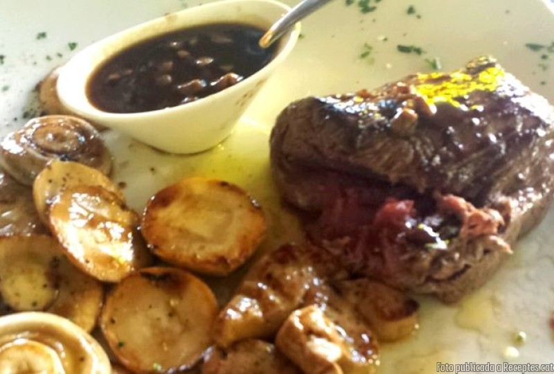 Filet de vedella amb foie fresc, xampinyons i salsa Oporto