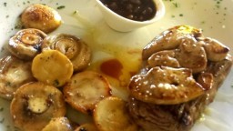 Recepta de cuina de Filet de vedella amb foie fresc, xampinyons i salsa Oporto