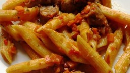 Recepta de cuina de Macarrons saltats amb hortalisses i salsitxa