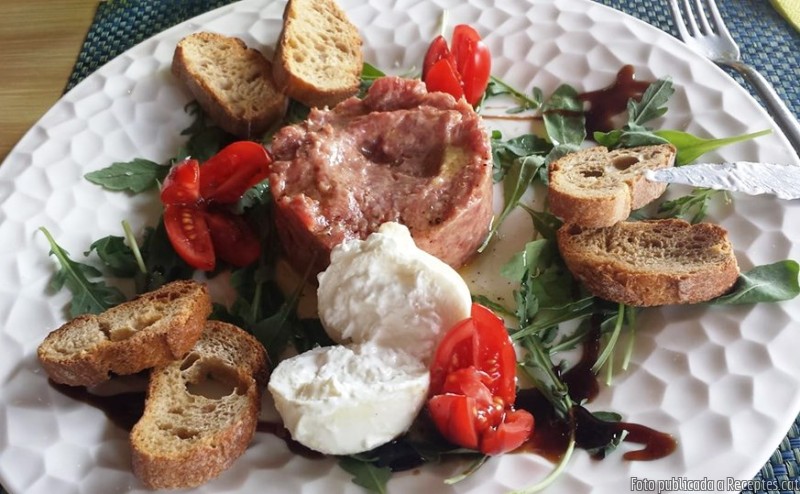 Steak tàrtar amb toc de burrata
