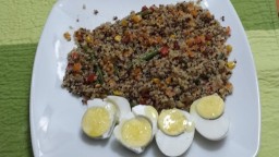 Recepta de cuina de Quinoa amb verdures-hortalisses i our dur