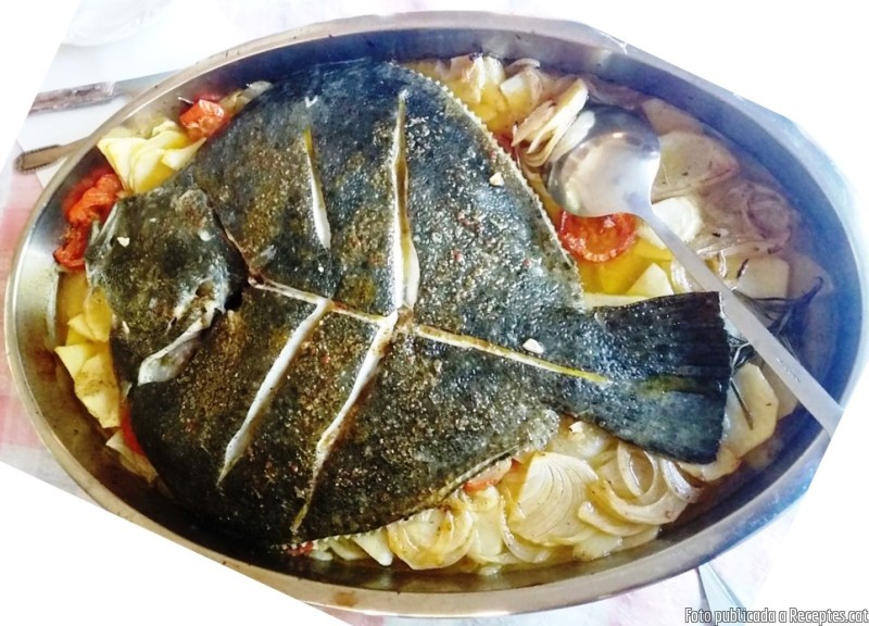 Turbot al forn amb patates i ceba