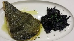 Recepta de cuina de Turbot a la brasa amb trompetes de la mort