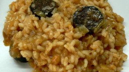 Recepta de cuina de Arròs de botifarra negra i salsa de romesco