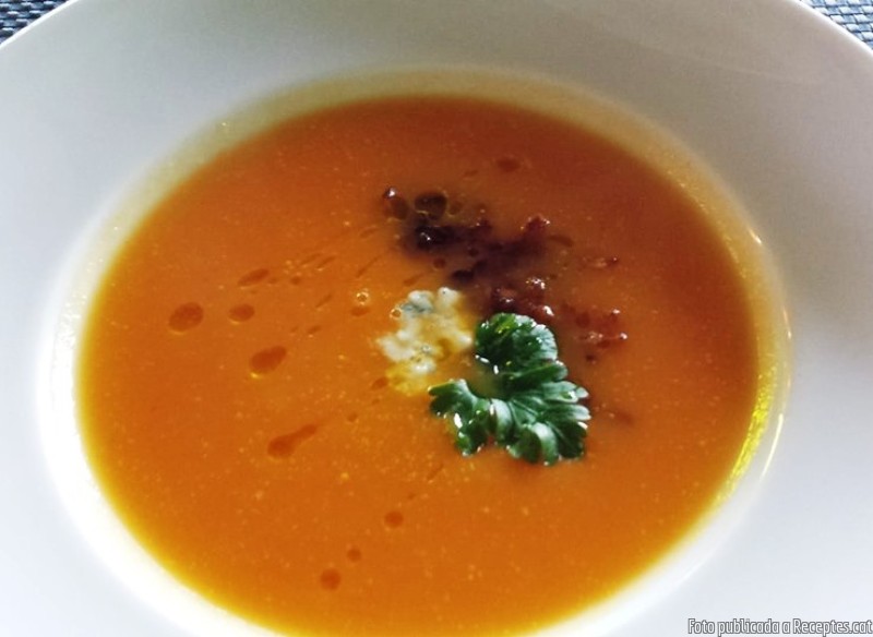 Crema de carbassa rostida amb formatge i cruixent de bacó