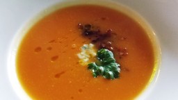 Recepta de cuina de Crema de carbassa rostida amb formatge i cruixent de bacó
