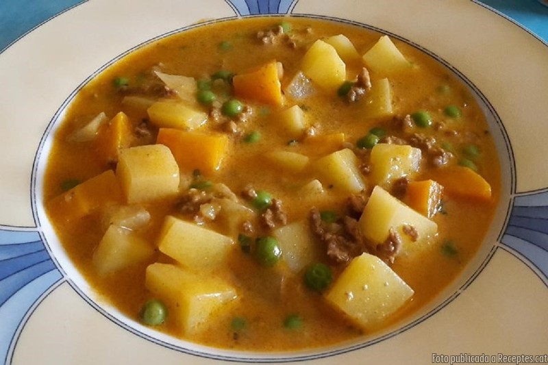 Cassola de carn picada amb verdures, a l'estil de l'àvia