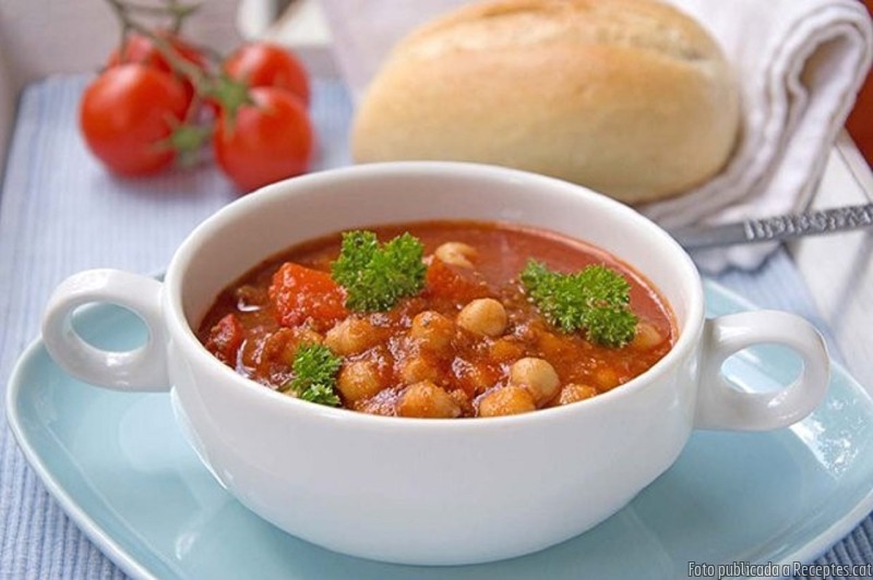 Cigrons guisats amb carn picada