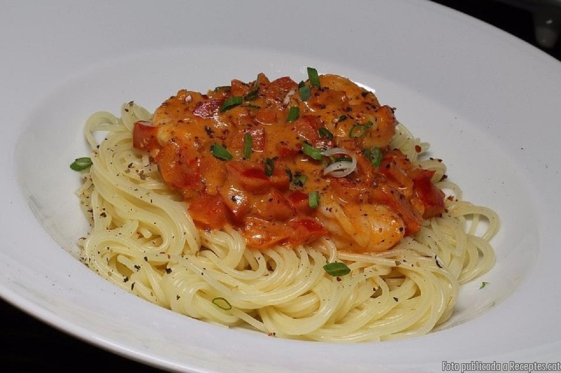 Espaguetis amb llagostins i salsa d'all