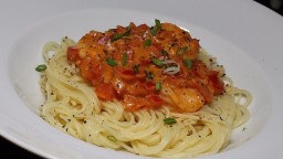 Recepta de cuina de Espaguetis amb llagostins i salsa d'all