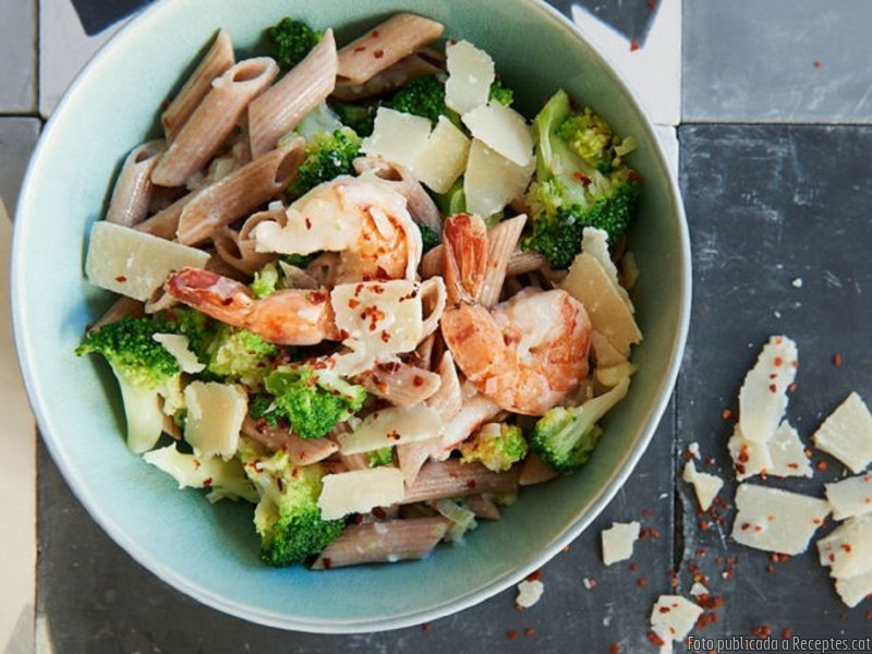 Pasta amb bròquil i llagostins