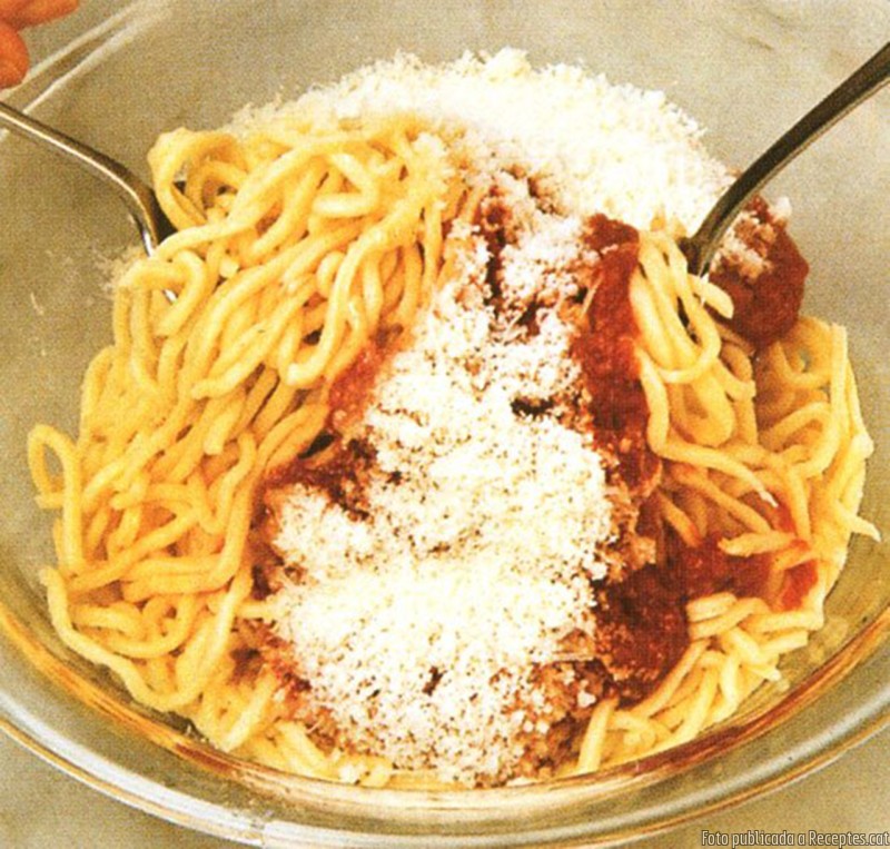 Espaguetis amb tomàquet a l'italiana