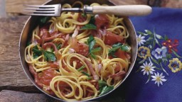 Recepta de cuina de Espaguetis amb salsa de cansalada